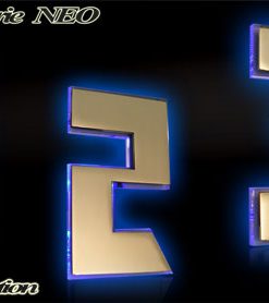 Hausnummer Serie NEO Messing mit Glasbeleuchtung